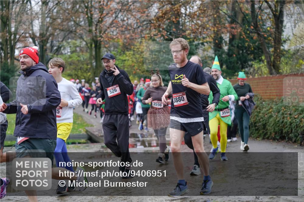 07.12.2025 - St. Pauli X-Mass-Run No. 15 Michael Burmester http://msf.ph/oto/9406951 07.12.2025 11:23:55 Laufen 526, 3596, 15, 3880, 3594 meine-sportfotos.de