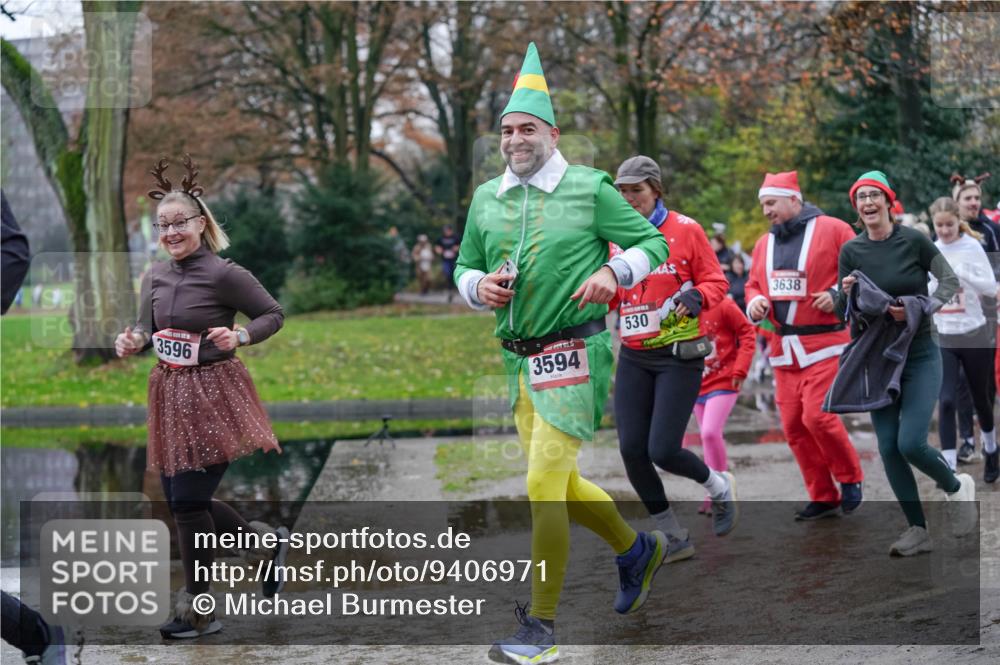 07.12.2025 - St. Pauli X-Mass-Run No. 15 Michael Burmester http://msf.ph/oto/9406971 07.12.2025 11:23:57 Laufen 3596, 530, 3594, 3638 meine-sportfotos.de