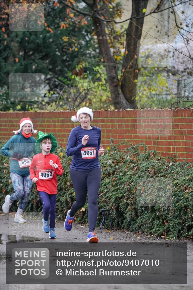 07.12.2025 - St. Pauli X-Mass-Run No. 15 Michael Burmester http://msf.ph/oto/9407010 07.12.2025 09:40:35 Laufen 655, 4052, 4051 meine-sportfotos.de