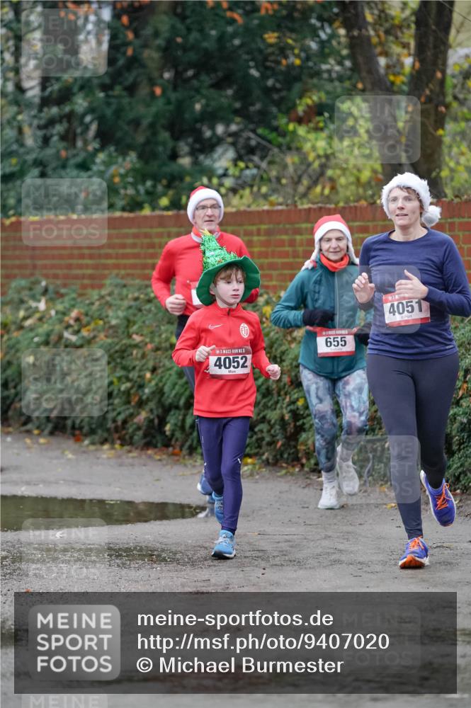 07.12.2025 - St. Pauli X-Mass-Run No. 15 Michael Burmester http://msf.ph/oto/9407020 07.12.2025 09:40:36 Laufen 5, 4052, 655, 4051 meine-sportfotos.de