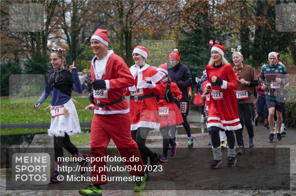 07.12.2025 - St. Pauli X-Mass-Run No. 15 Michael Burmester http://msf.ph/oto/9407023 07.12.2025 11:24:03 Laufen 71, 569, 3663, 2223, 2221, 2568, 999 meine-sportfotos.de