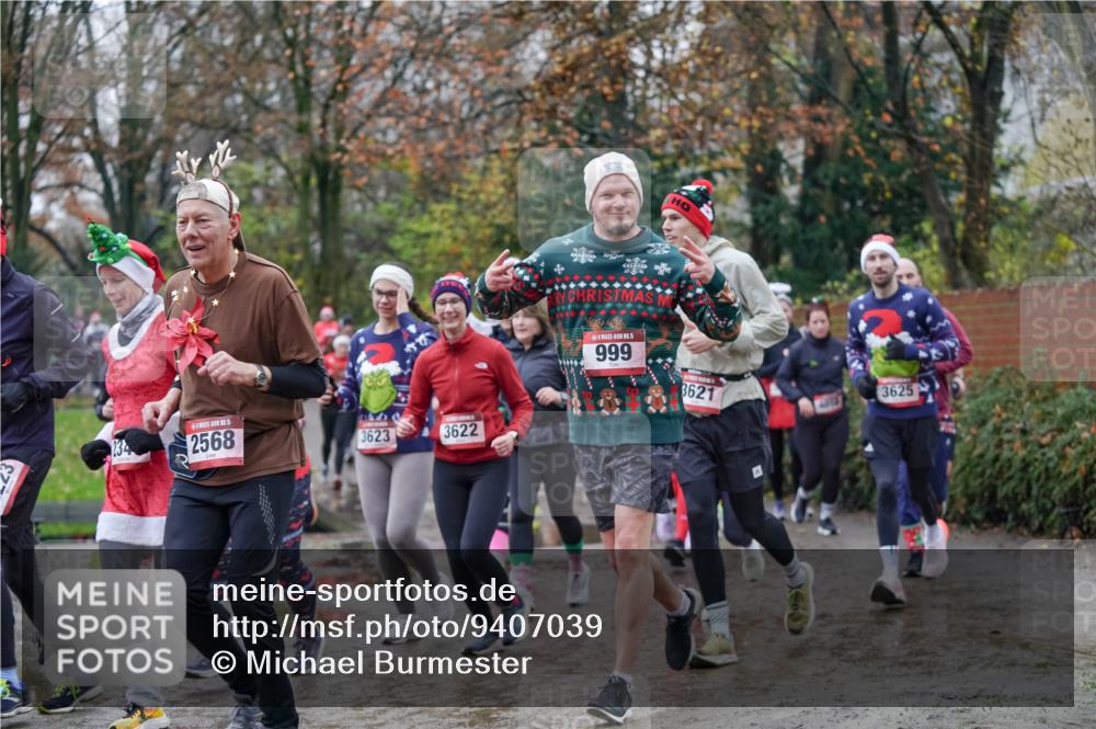07.12.2025 - St. Pauli X-Mass-Run No. 15 Michael Burmester http://msf.ph/oto/9407039 07.12.2025 11:24:05 Laufen 234, 15, 2568, 13, 3623, 3622, 5, 999, 38, 3621, 3625 meine-sportfotos.de