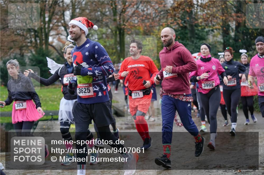 07.12.2025 - St. Pauli X-Mass-Run No. 15 Michael Burmester http://msf.ph/oto/9407061 07.12.2025 11:24:07 Laufen 353, 35, 3625, 11, 371, 55, 3999, 4058, 40 meine-sportfotos.de
