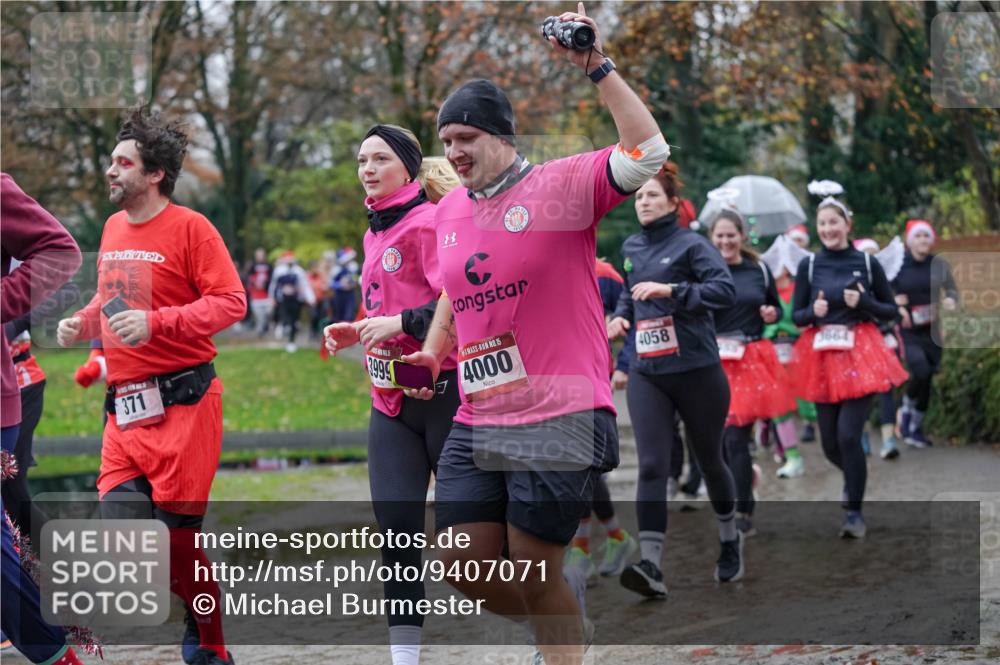 07.12.2025 - St. Pauli X-Mass-Run No. 15 Michael Burmester http://msf.ph/oto/9407071 07.12.2025 11:24:08 Laufen 371, 3999, 8, 15, 4000, 4058, 3664 meine-sportfotos.de