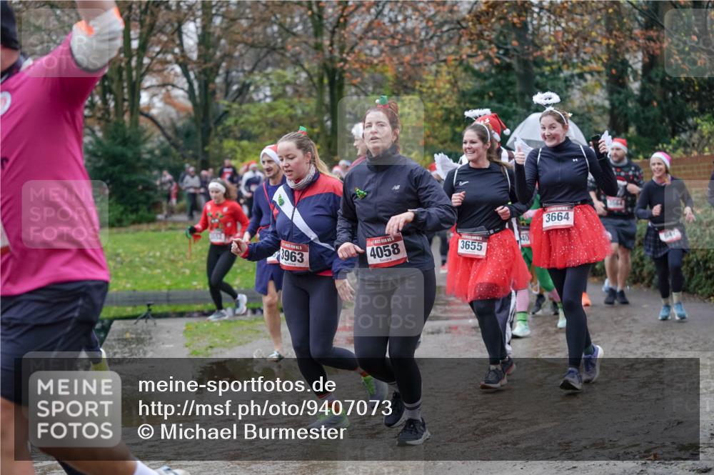 07.12.2025 - St. Pauli X-Mass-Run No. 15 Michael Burmester http://msf.ph/oto/9407073 07.12.2025 11:24:09 Laufen 3963, 5, 4058, 3655, 3664, 40, 647 meine-sportfotos.de