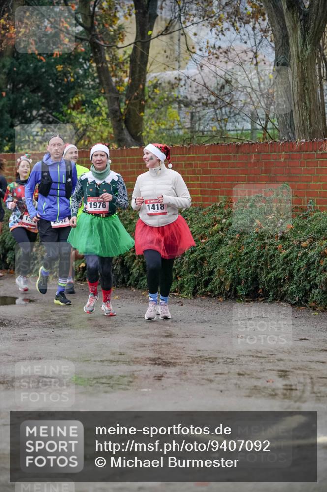 07.12.2025 - St. Pauli X-Mass-Run No. 15 Michael Burmester http://msf.ph/oto/9407092 07.12.2025 09:40:49 Laufen 1976, 1418 meine-sportfotos.de