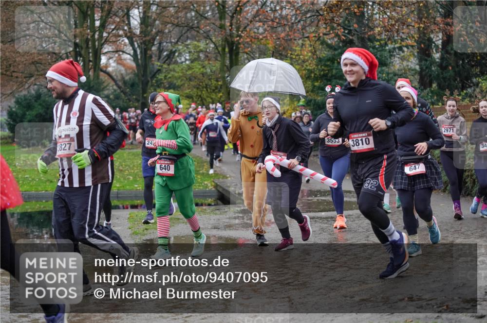 07.12.2025 - St. Pauli X-Mass-Run No. 15 Michael Burmester http://msf.ph/oto/9407095 07.12.2025 11:24:11 Laufen 1827, 24, 640, 3553, 3810, 92, 647, 2971, 34 meine-sportfotos.de