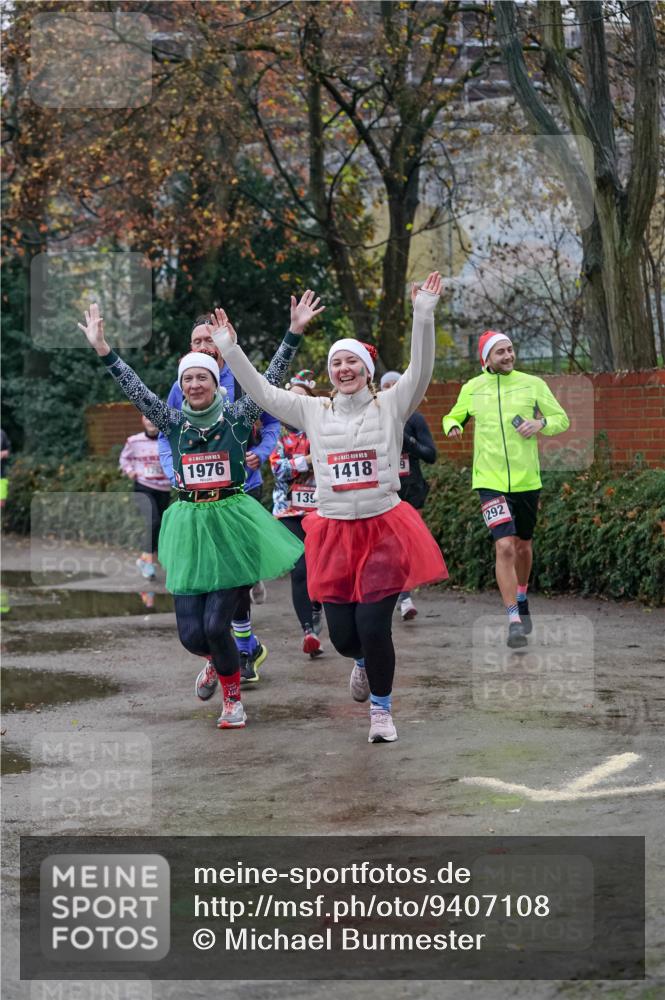 07.12.2025 - St. Pauli X-Mass-Run No. 15 Michael Burmester http://msf.ph/oto/9407108 07.12.2025 09:40:51 Laufen 1976, 139, 15, 1418, 292 meine-sportfotos.de
