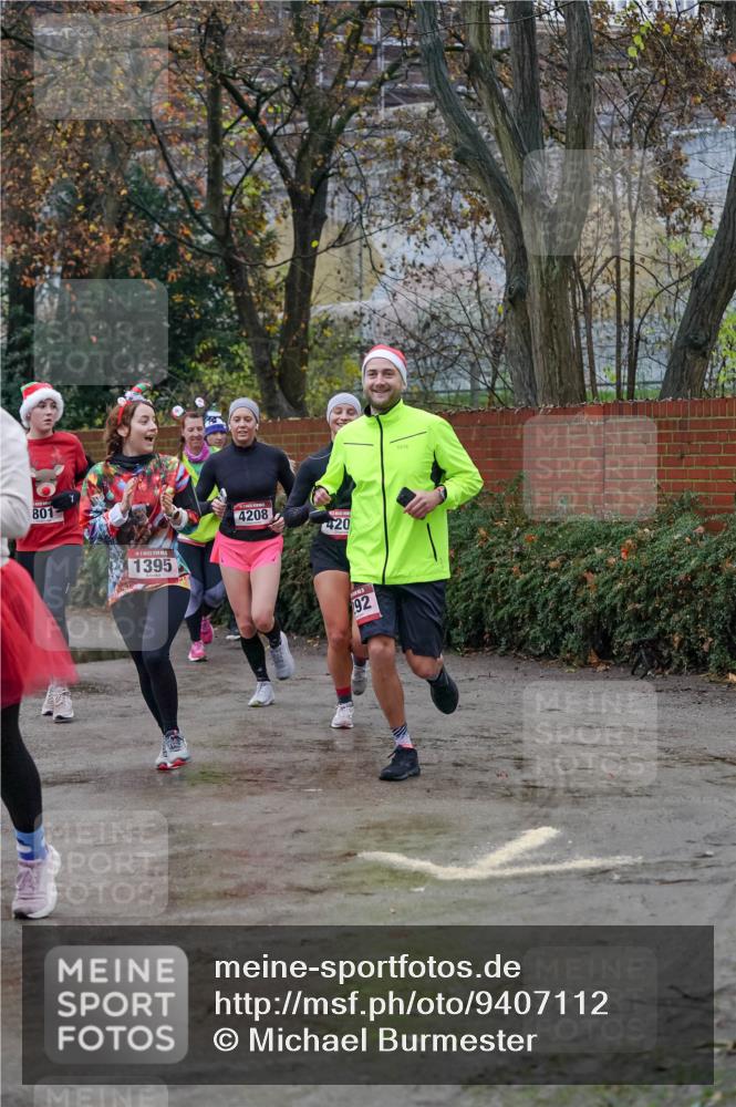 07.12.2025 - St. Pauli X-Mass-Run No. 15 Michael Burmester http://msf.ph/oto/9407112 07.12.2025 09:40:52 Laufen 801, 1395, 4208, 420, 192 meine-sportfotos.de