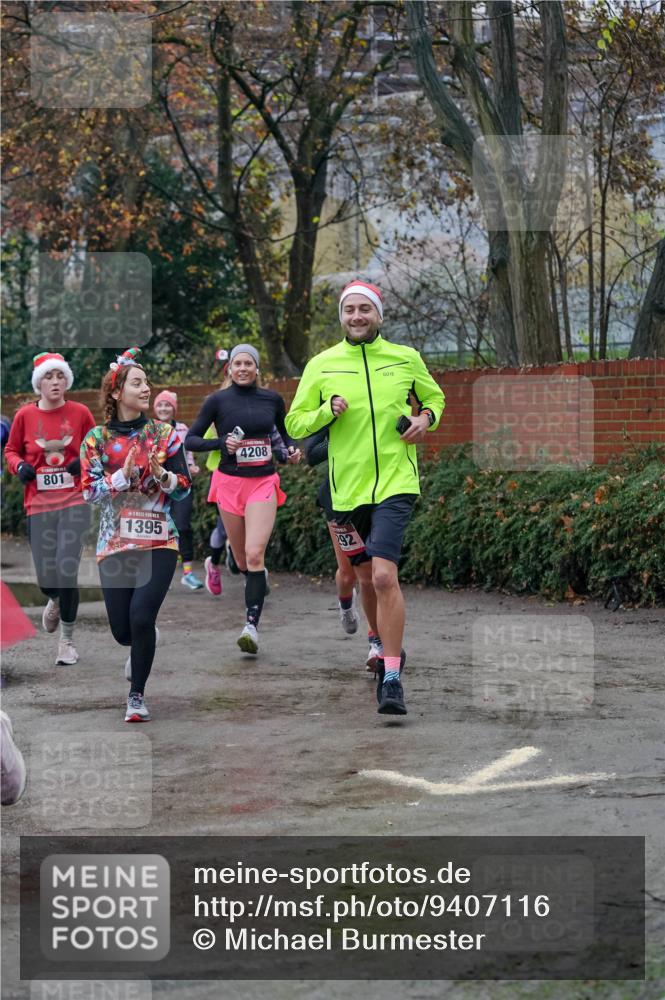 07.12.2025 - St. Pauli X-Mass-Run No. 15 Michael Burmester http://msf.ph/oto/9407116 07.12.2025 09:40:52 Laufen 801, 1395, 4208, 92, 5026 meine-sportfotos.de