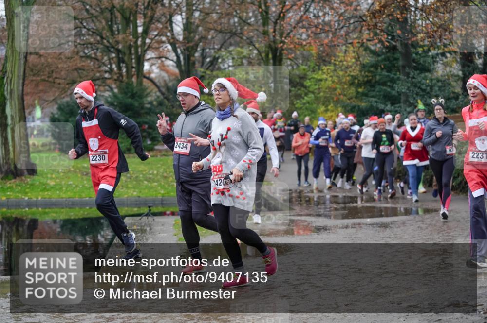 07.12.2025 - St. Pauli X-Mass-Run No. 15 Michael Burmester http://msf.ph/oto/9407135 07.12.2025 11:24:15 Laufen 2230, 2434, 420, 93, 2231 meine-sportfotos.de