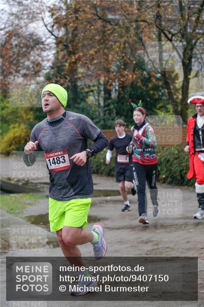 07.12.2025 - St. Pauli X-Mass-Run No. 15 Michael Burmester http://msf.ph/oto/9407150 07.12.2025 09:40:57 Laufen 15, 1483 meine-sportfotos.de