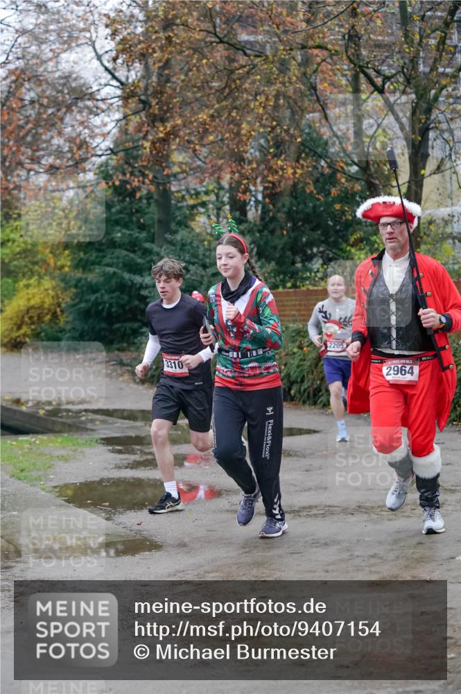 07.12.2025 - St. Pauli X-Mass-Run No. 15 Michael Burmester http://msf.ph/oto/9407154 07.12.2025 09:40:58 Laufen 3310, 2205, 15, 2964 meine-sportfotos.de
