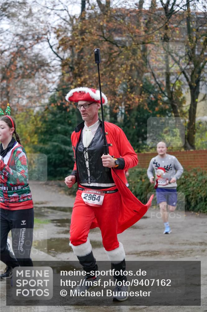 07.12.2025 - St. Pauli X-Mass-Run No. 15 Michael Burmester http://msf.ph/oto/9407162 07.12.2025 09:40:59 Laufen 15, 2964 meine-sportfotos.de