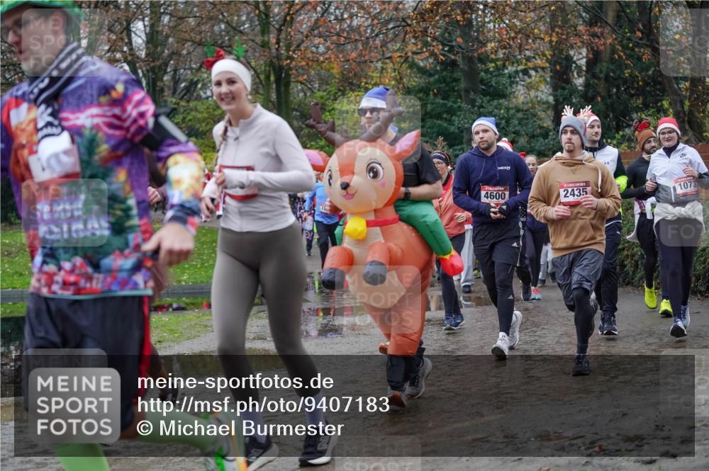 07.12.2025 - St. Pauli X-Mass-Run No. 15 Michael Burmester http://msf.ph/oto/9407183 07.12.2025 11:24:23 Laufen 2, 4600, 2435, 1073 meine-sportfotos.de
