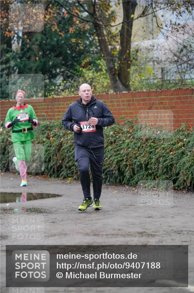 07.12.2025 - St. Pauli X-Mass-Run No. 15 Michael Burmester http://msf.ph/oto/9407188 07.12.2025 09:41:05 Laufen 488, 1724 meine-sportfotos.de
