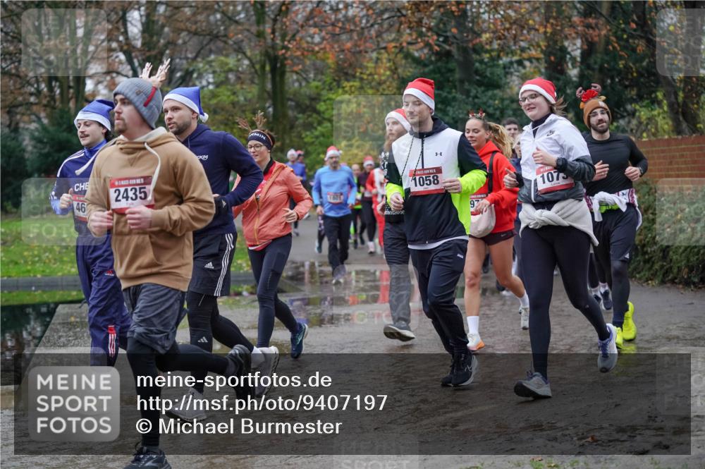 07.12.2025 - St. Pauli X-Mass-Run No. 15 Michael Burmester http://msf.ph/oto/9407197 07.12.2025 11:24:24 Laufen 2435, 46, 1058, 97, 1073 meine-sportfotos.de
