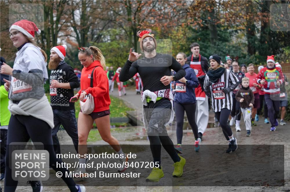07.12.2025 - St. Pauli X-Mass-Run No. 15 Michael Burmester http://msf.ph/oto/9407205 07.12.2025 11:24:26 Laufen 1073, 912, 09, 3624, 3630, 1540 meine-sportfotos.de