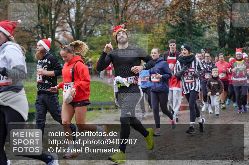 07.12.2025 - St. Pauli X-Mass-Run No. 15 Michael Burmester http://msf.ph/oto/9407207 07.12.2025 11:24:26 Laufen 12, 1540, 36, 153, 975, 3630 meine-sportfotos.de