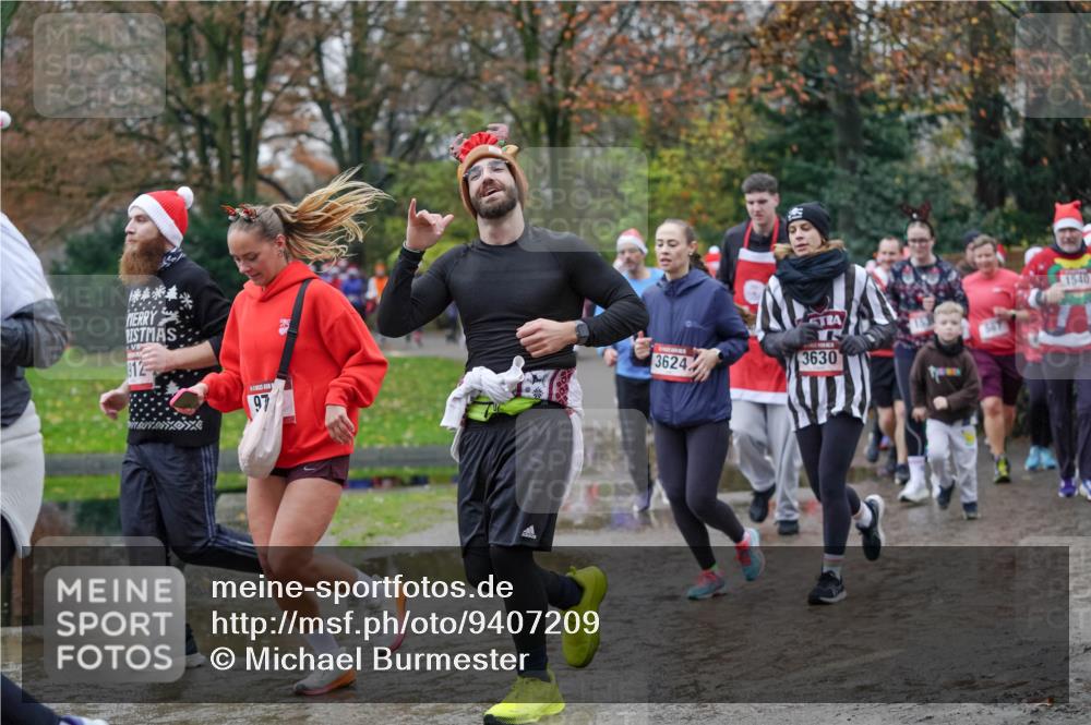 07.12.2025 - St. Pauli X-Mass-Run No. 15 Michael Burmester http://msf.ph/oto/9407209 07.12.2025 11:24:26 Laufen 12, 97, 3624, 3630 meine-sportfotos.de