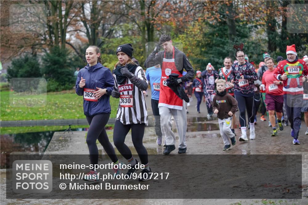 07.12.2025 - St. Pauli X-Mass-Run No. 15 Michael Burmester http://msf.ph/oto/9407217 07.12.2025 11:24:27 Laufen 3622, 15, 3630, 180, 22, 1539, 567, 1540, 60 meine-sportfotos.de