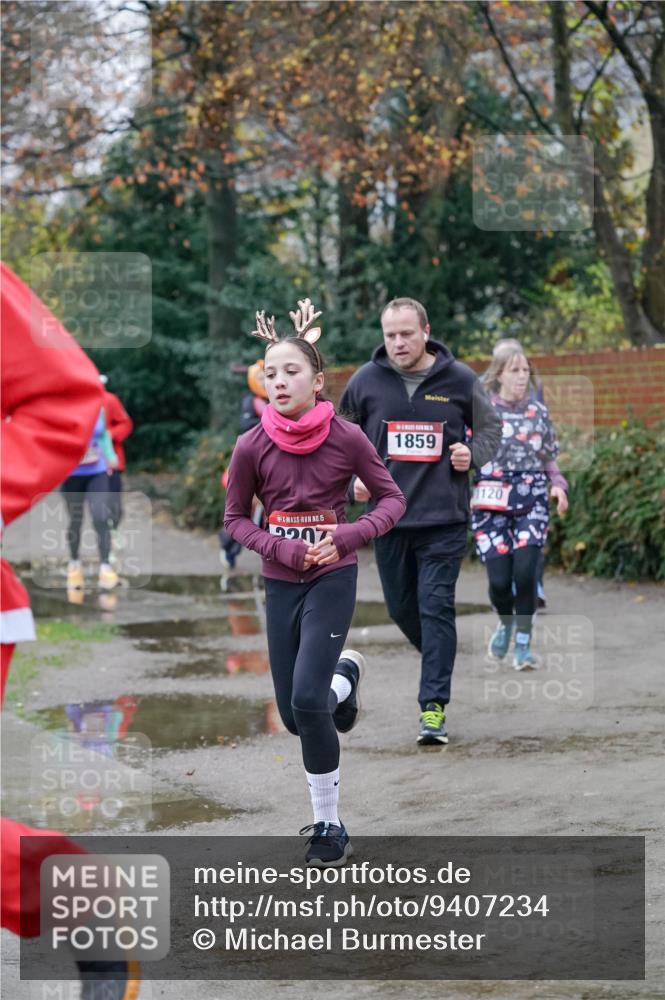 07.12.2025 - St. Pauli X-Mass-Run No. 15 Michael Burmester http://msf.ph/oto/9407234 07.12.2025 09:41:13 Laufen 15, 1859, 1120 meine-sportfotos.de