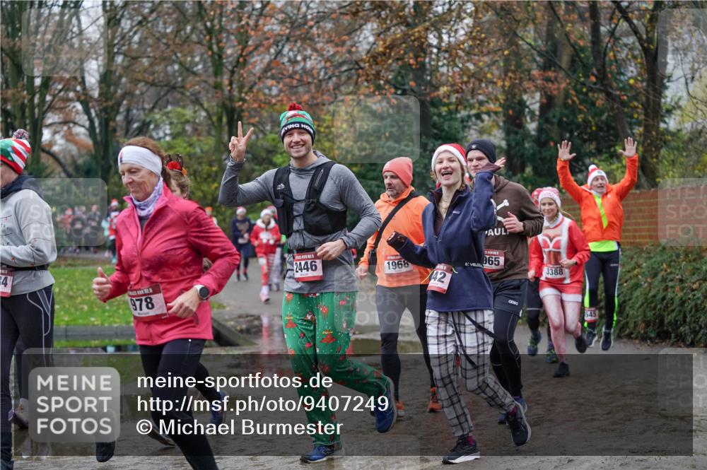 07.12.2025 - St. Pauli X-Mass-Run No. 15 Michael Burmester http://msf.ph/oto/9407249 07.12.2025 11:24:31 Laufen 1145, 4, 978, 15, 2446, 1968, 42, 965, 3388, 545 meine-sportfotos.de