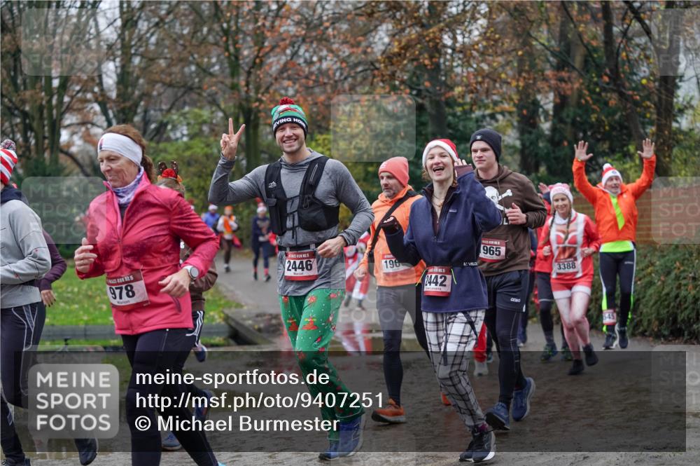 07.12.2025 - St. Pauli X-Mass-Run No. 15 Michael Burmester http://msf.ph/oto/9407251 07.12.2025 11:24:31 Laufen 15, 978, 2446, 196, 15, 2442, 965, 3388, 8451 meine-sportfotos.de