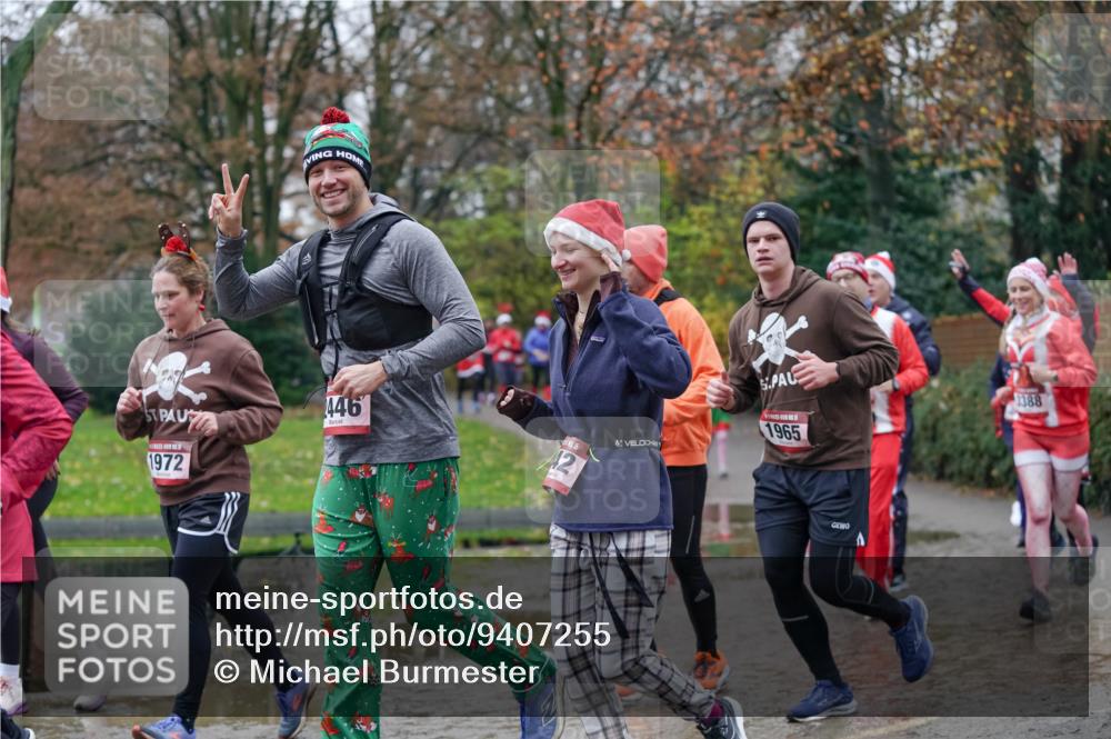 07.12.2025 - St. Pauli X-Mass-Run No. 15 Michael Burmester http://msf.ph/oto/9407255 07.12.2025 11:24:31 Laufen 1972, 446, 15, 42, 1965, 1388 meine-sportfotos.de