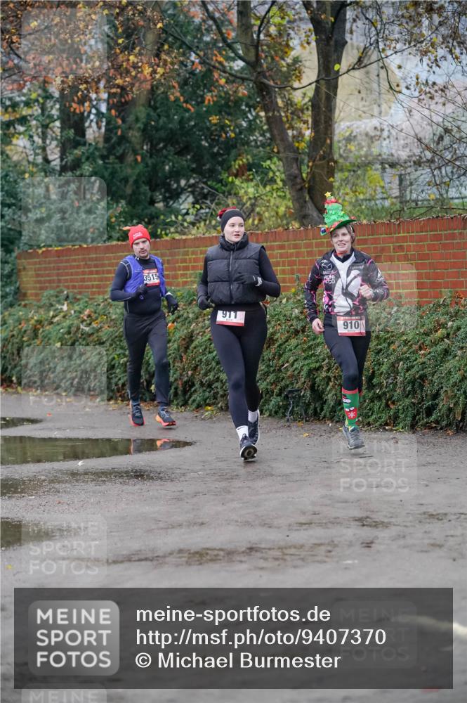 07.12.2025 - St. Pauli X-Mass-Run No. 15 Michael Burmester http://msf.ph/oto/9407370 07.12.2025 09:41:40 Laufen 3515, 911, 910 meine-sportfotos.de