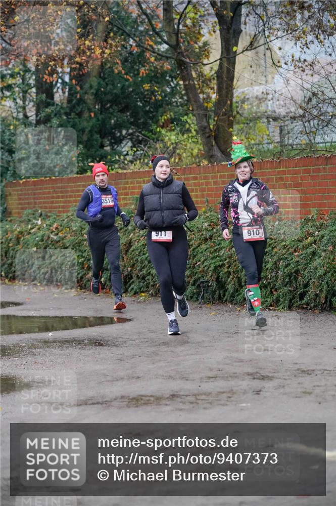 07.12.2025 - St. Pauli X-Mass-Run No. 15 Michael Burmester http://msf.ph/oto/9407373 07.12.2025 09:41:41 Laufen 3515, 911, 910 meine-sportfotos.de