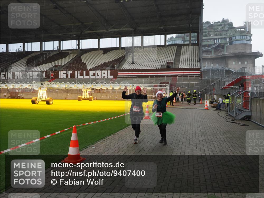 07.12.2025 - St. Pauli X-Mass-Run No. 15 Fabian Wolf http://msf.ph/oto/9407400 07.12.2025 11:05:16 Ziel 200, 201, 889, 1152, 1492, 1630 meine-sportfotos.de