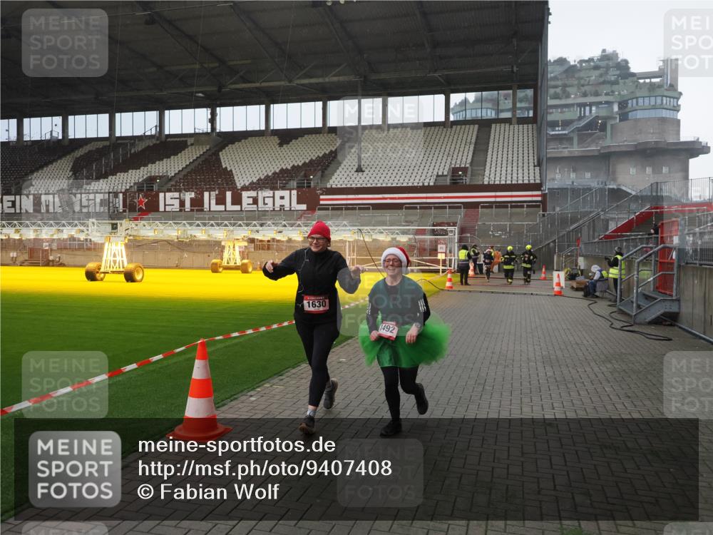 07.12.2025 - St. Pauli X-Mass-Run No. 15 Fabian Wolf http://msf.ph/oto/9407408 07.12.2025 11:05:17 Ziel 200, 201, 434, 889, 1152, 1492, 1600, 1630 meine-sportfotos.de