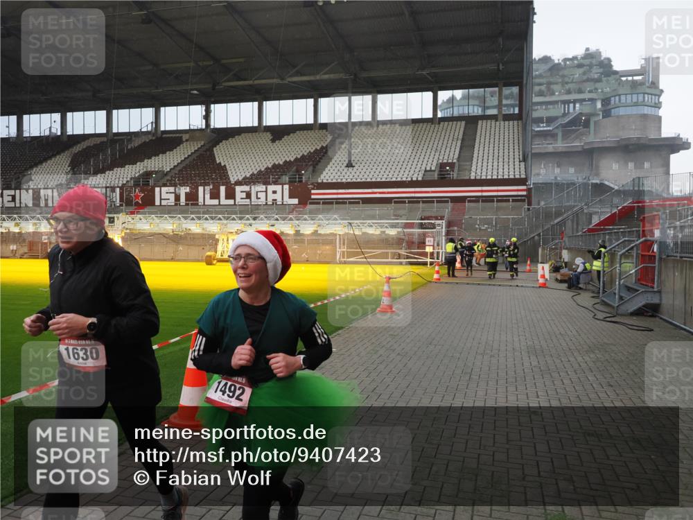 07.12.2025 - St. Pauli X-Mass-Run No. 15 Fabian Wolf http://msf.ph/oto/9407423 07.12.2025 11:05:18 Ziel 200, 201, 434, 889, 1152, 1492, 1600, 1630 meine-sportfotos.de