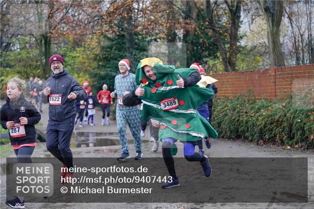07.12.2025 - St. Pauli X-Mass-Run No. 15 Michael Burmester http://msf.ph/oto/9407443 07.12.2025 11:24:50 Laufen 287, 1622, 3489 meine-sportfotos.de
