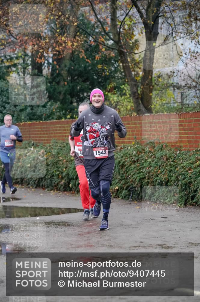 07.12.2025 - St. Pauli X-Mass-Run No. 15 Michael Burmester http://msf.ph/oto/9407445 07.12.2025 09:41:50 Laufen 3308, 4, 1542 meine-sportfotos.de