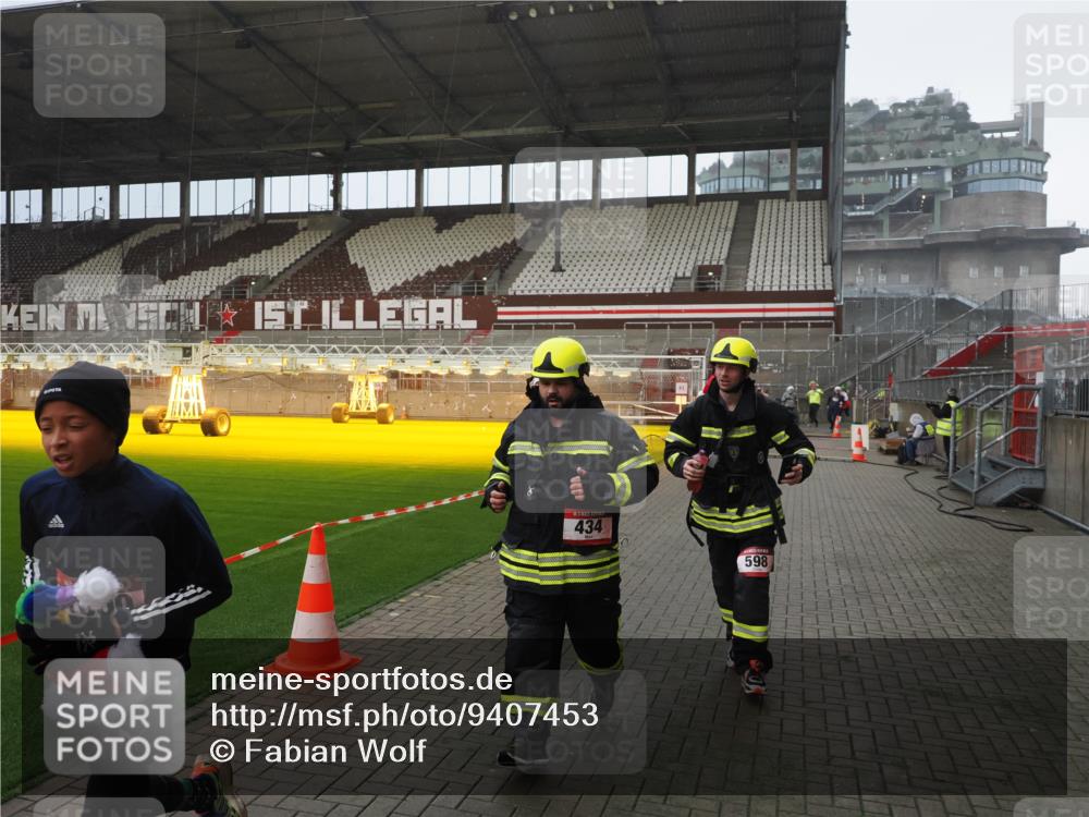 07.12.2025 - St. Pauli X-Mass-Run No. 15 Fabian Wolf http://msf.ph/oto/9407453 07.12.2025 11:05:26 Ziel 434, 1311, 1492, 1600, 1630 meine-sportfotos.de