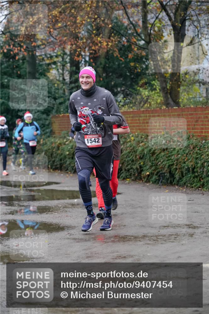 07.12.2025 - St. Pauli X-Mass-Run No. 15 Michael Burmester http://msf.ph/oto/9407454 07.12.2025 09:41:51 Laufen 15, 1542 meine-sportfotos.de
