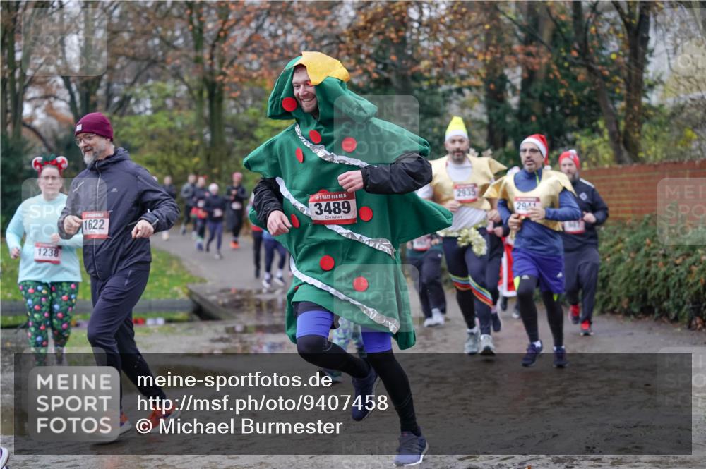 07.12.2025 - St. Pauli X-Mass-Run No. 15 Michael Burmester http://msf.ph/oto/9407458 07.12.2025 11:24:50 Laufen 1238, 1622, 15, 3489, 2935, 2943 meine-sportfotos.de
