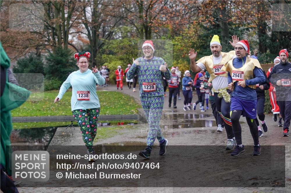 07.12.2025 - St. Pauli X-Mass-Run No. 15 Michael Burmester http://msf.ph/oto/9407464 07.12.2025 11:24:51 Laufen 1238, 1239, 292, 2941, 987 meine-sportfotos.de