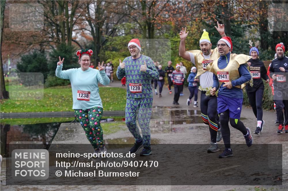 07.12.2025 - St. Pauli X-Mass-Run No. 15 Michael Burmester http://msf.ph/oto/9407470 07.12.2025 11:24:51 Laufen 1238, 5, 1239, 29, 2941, 990, 987 meine-sportfotos.de
