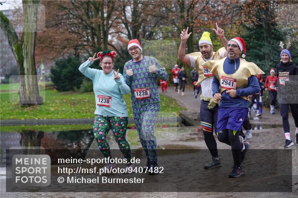 07.12.2025 - St. Pauli X-Mass-Run No. 15 Michael Burmester http://msf.ph/oto/9407482 07.12.2025 11:24:51 Laufen 5, 1238, 1239, 293, 2941, 990 meine-sportfotos.de