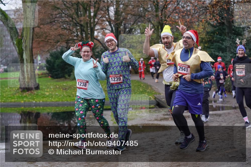 07.12.2025 - St. Pauli X-Mass-Run No. 15 Michael Burmester http://msf.ph/oto/9407485 07.12.2025 11:24:52 Laufen 5, 1238, 1239, 2941, 990 meine-sportfotos.de
