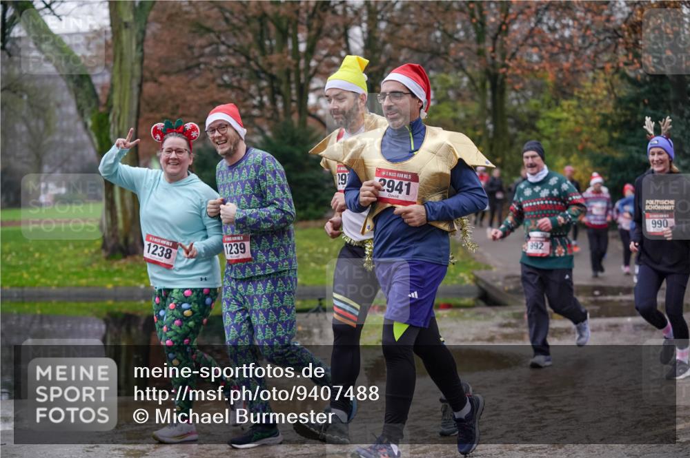 07.12.2025 - St. Pauli X-Mass-Run No. 15 Michael Burmester http://msf.ph/oto/9407488 07.12.2025 11:24:52 Laufen 1238, 1239, 29, 15, 2941, 992, 990 meine-sportfotos.de