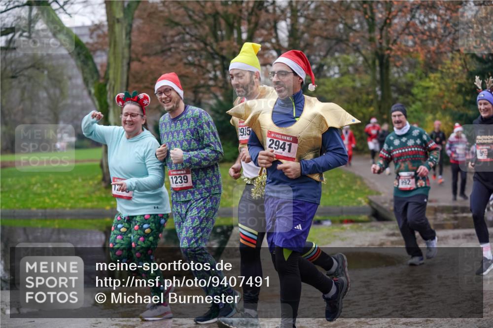 07.12.2025 - St. Pauli X-Mass-Run No. 15 Michael Burmester http://msf.ph/oto/9407491 07.12.2025 11:24:52 Laufen 1239, 1935, 15, 2941, 992 meine-sportfotos.de