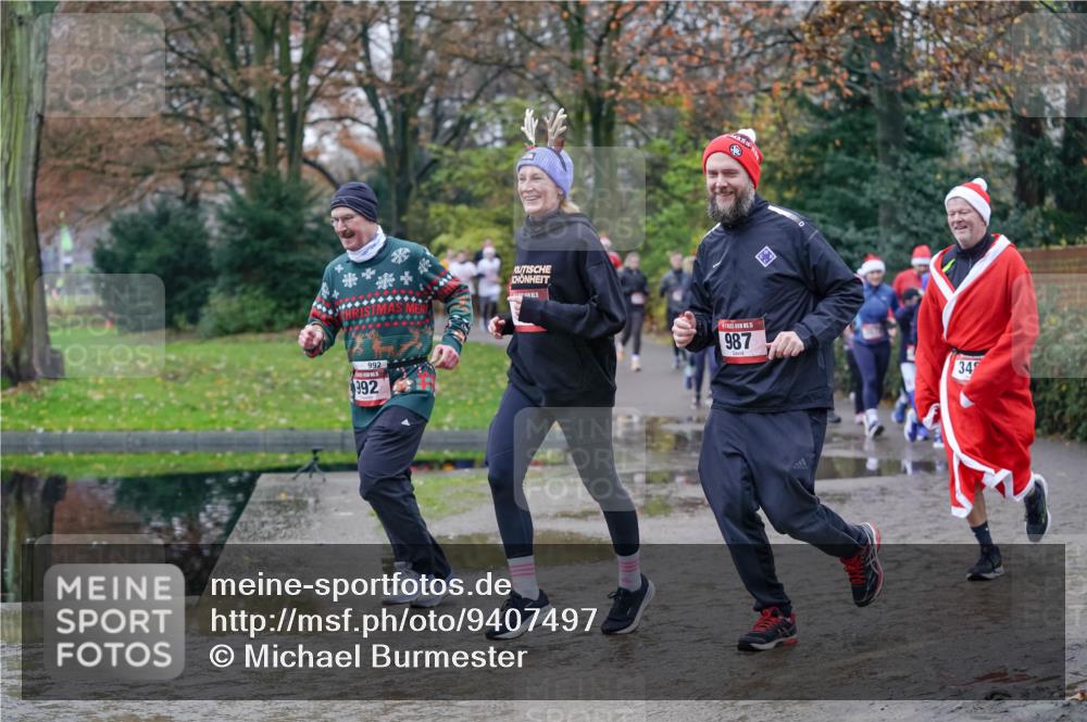 07.12.2025 - St. Pauli X-Mass-Run No. 15 Michael Burmester http://msf.ph/oto/9407497 07.12.2025 11:24:53 Laufen 992, 992, 987, 34 meine-sportfotos.de