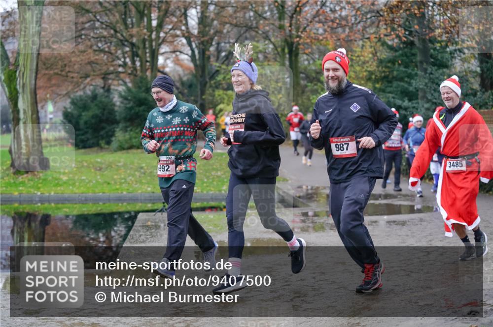 07.12.2025 - St. Pauli X-Mass-Run No. 15 Michael Burmester http://msf.ph/oto/9407500 07.12.2025 11:24:53 Laufen 992, 992, 15, 987, 3485 meine-sportfotos.de