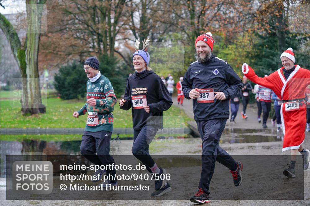 07.12.2025 - St. Pauli X-Mass-Run No. 15 Michael Burmester http://msf.ph/oto/9407506 07.12.2025 11:24:53 Laufen 992, 992, 990, 15, 987, 3485 meine-sportfotos.de
