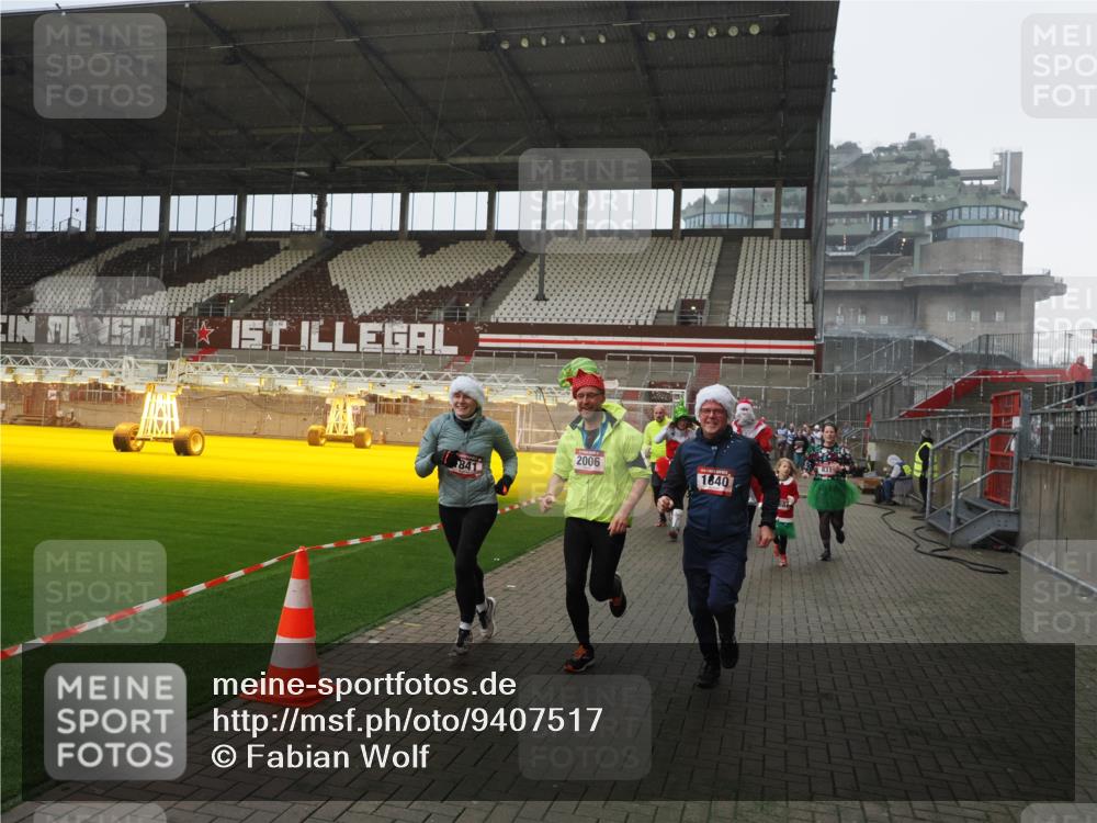 07.12.2025 - St. Pauli X-Mass-Run No. 15 Fabian Wolf http://msf.ph/oto/9407517 07.12.2025 11:05:37 Ziel 199, 434, 831, 1046, 1049, 1311, 1600, 1840, 1841, 2006, 2884 meine-sportfotos.de