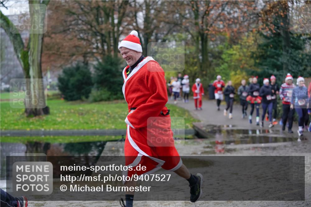 07.12.2025 - St. Pauli X-Mass-Run No. 15 Michael Burmester http://msf.ph/oto/9407527 07.12.2025 11:24:54 Laufen  meine-sportfotos.de